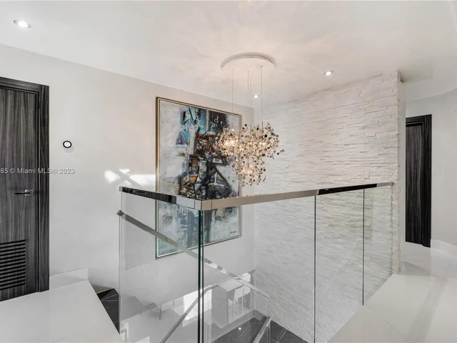 6763 SW 106 pl, Miami FL 33173