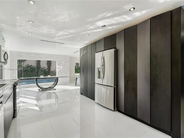 6763 SW 106 pl, Miami FL 33173