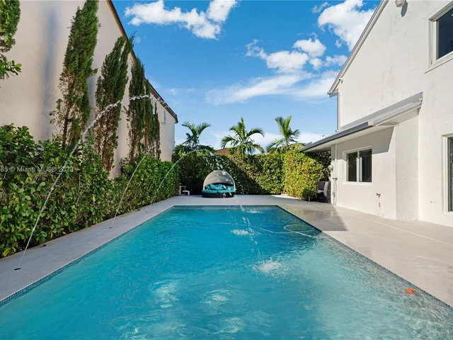 6763 SW 106 pl, Miami FL 33173