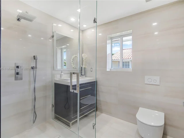 6763 SW 106 pl, Miami FL 33173