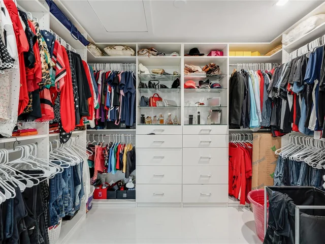 6763 SW 106 pl, Miami FL 33173