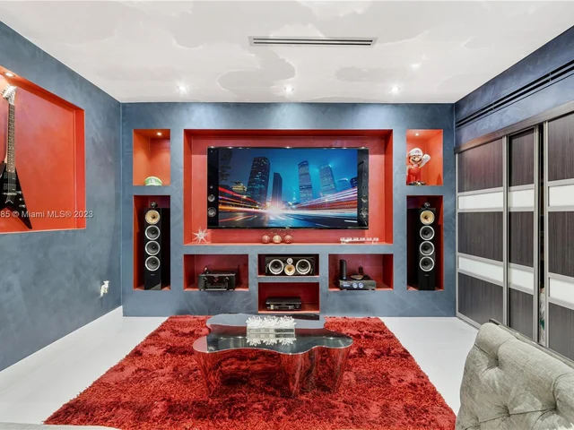 6763 SW 106 pl, Miami FL 33173