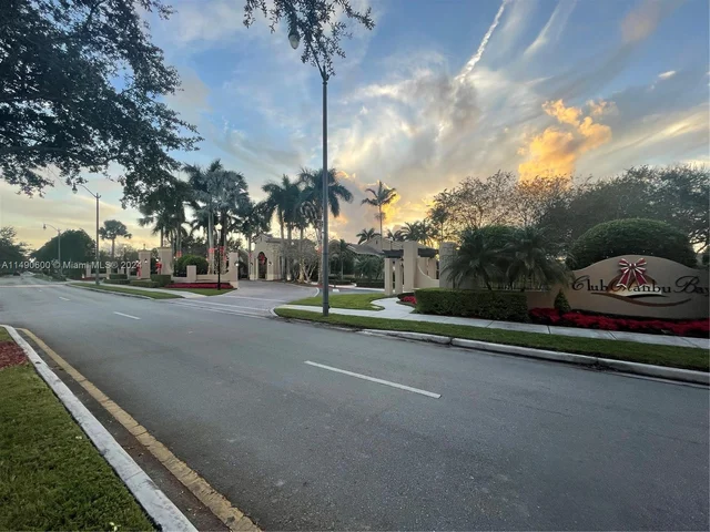 961 NE 36th Ave, Homestead FL 33033