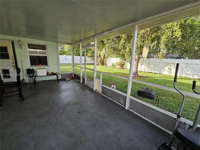 395 SW 64th Ter, Margate FL 33068