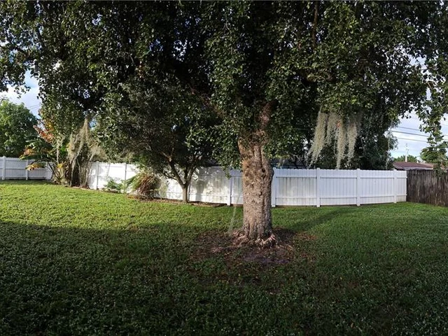 395 SW 64th Ter, Margate FL 33068