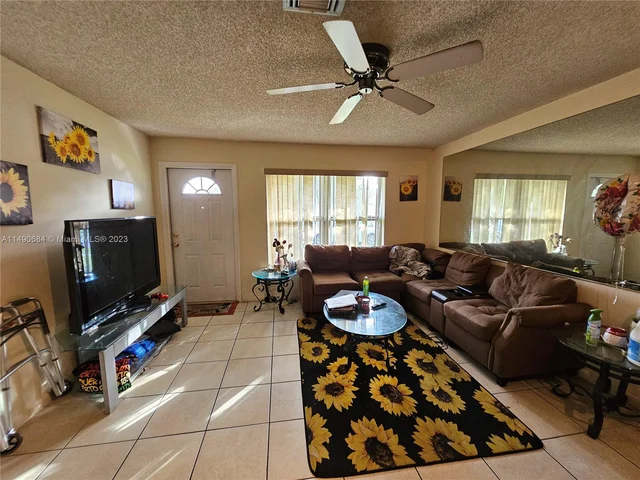 395 SW 64th Ter, Margate FL 33068