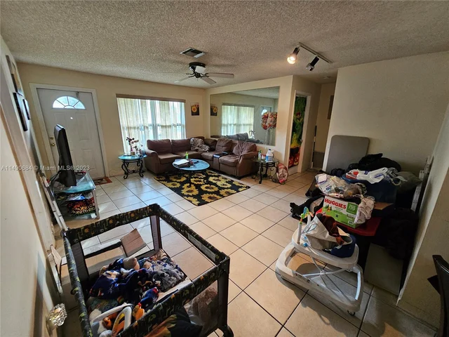 395 SW 64th Ter, Margate FL 33068