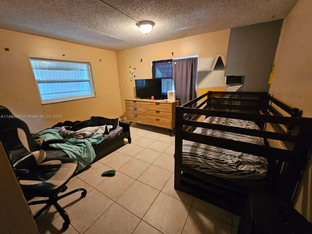 7999 NW 3rd Pl, Margate FL 33063