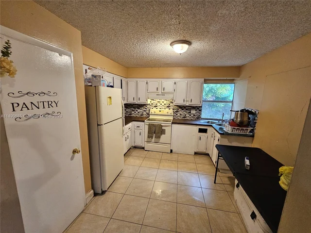 7999 NW 3rd Pl, Margate FL 33063