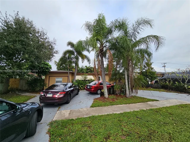 7999 NW 3rd Pl, Margate FL 33063