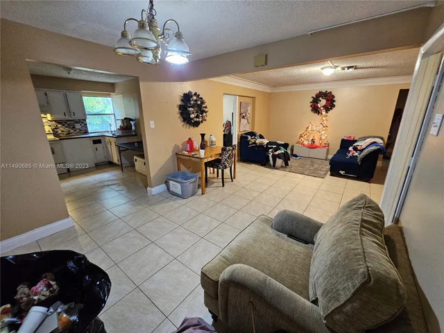 7999 NW 3rd Pl, Margate FL 33063