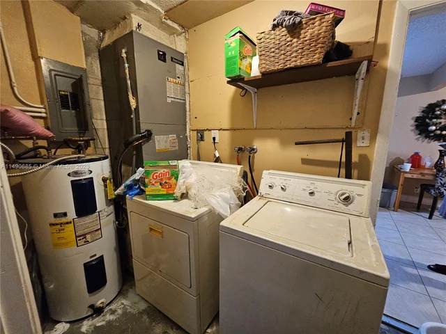 7999 NW 3rd Pl, Margate FL 33063