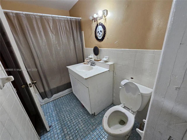 7999 NW 3rd Pl, Margate FL 33063