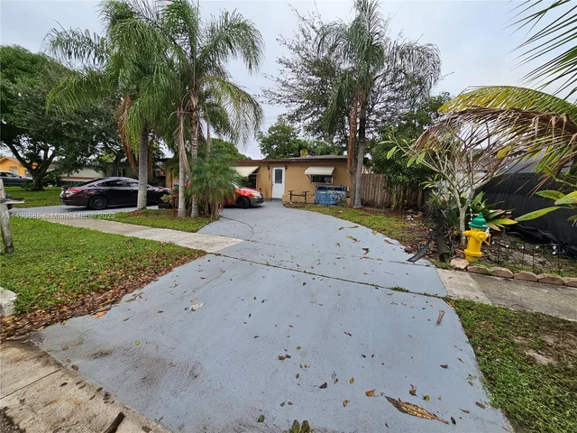 7999 NW 3rd Pl, Margate FL 33063