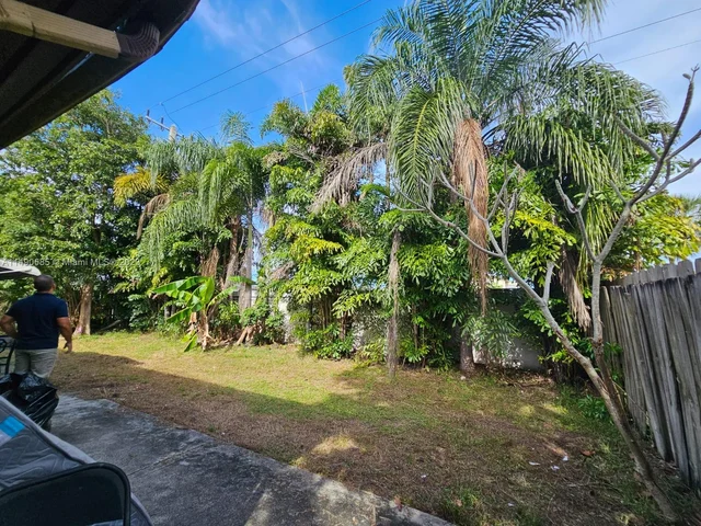 7999 NW 3rd Pl, Margate FL 33063