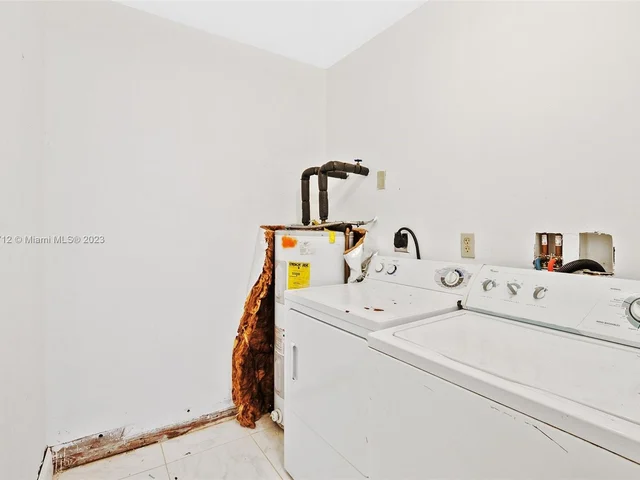 256 NW 82nd Ter, Miami FL 33150