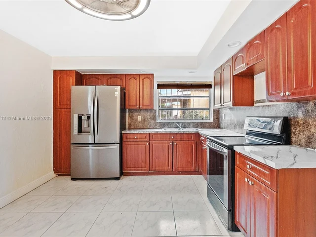 256 NW 82nd Ter, Miami FL 33150