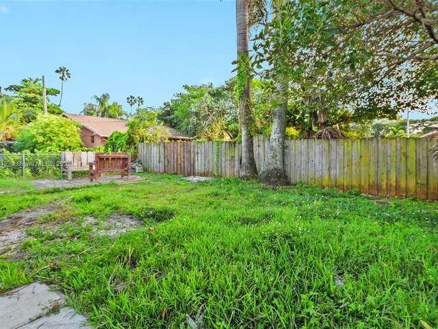 256 NW 82nd Ter, Miami FL 33150