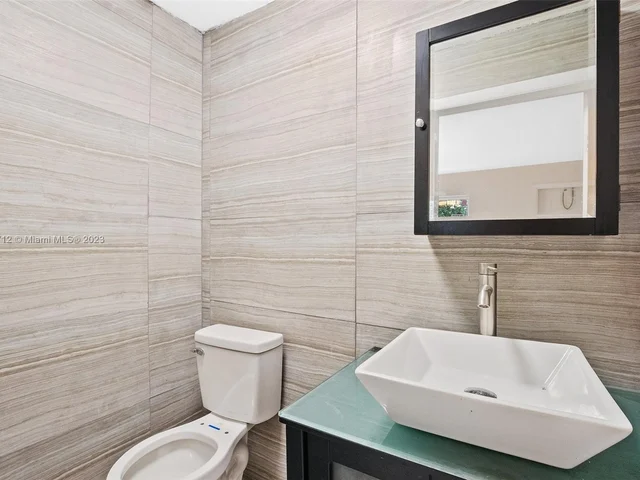 256 NW 82nd Ter, Miami FL 33150