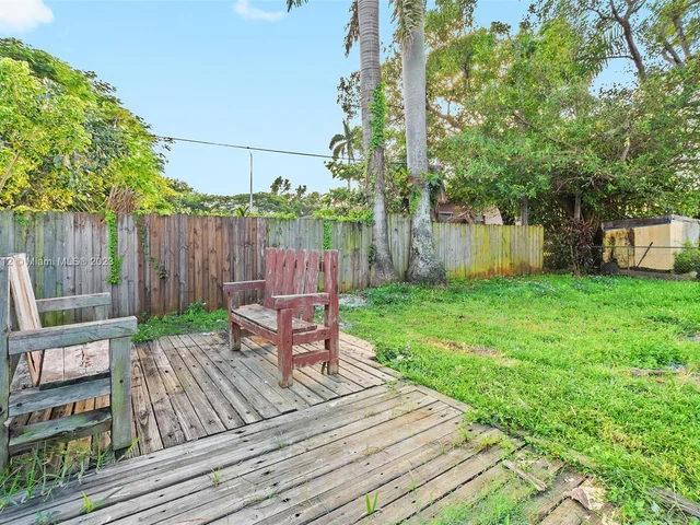 256 NW 82nd Ter, Miami FL 33150