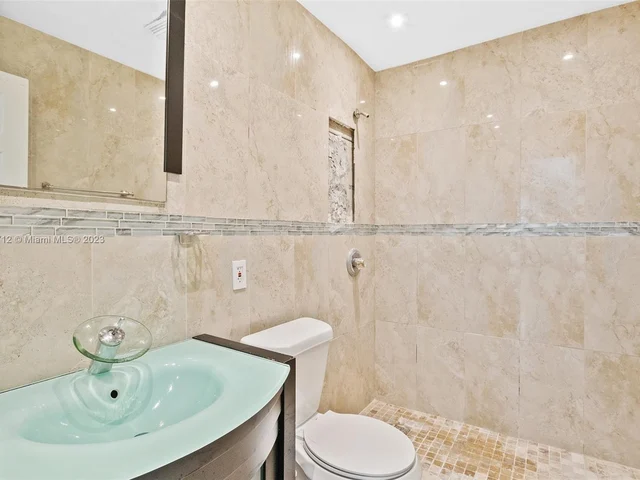 256 NW 82nd Ter, Miami FL 33150