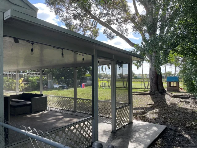 9091 Chrysanthemum Dr, Boynton Beach FL 33472