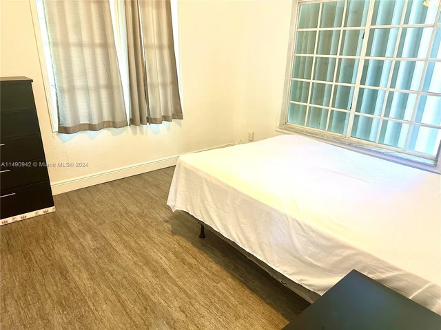 19 NE 3rd St, Dania Beach FL 33004