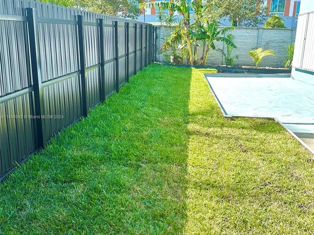 19 NE 3rd St, Dania Beach FL 33004