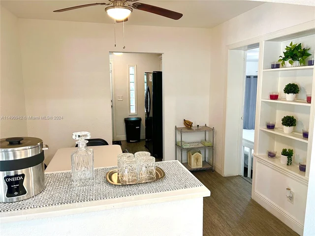 19 NE 3rd St, Dania Beach FL 33004