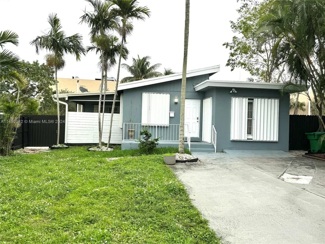 19 NE 3rd St, Dania Beach FL 33004