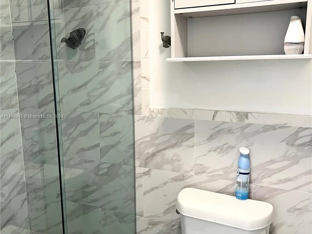 19 NE 3rd St, Dania Beach FL 33004