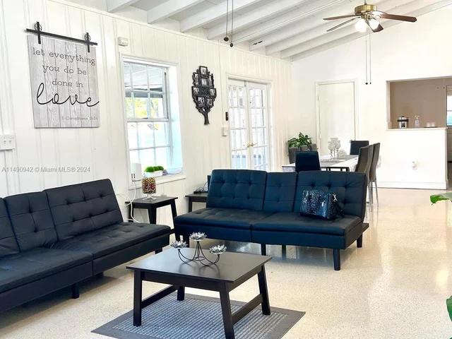 19 NE 3rd St, Dania Beach FL 33004