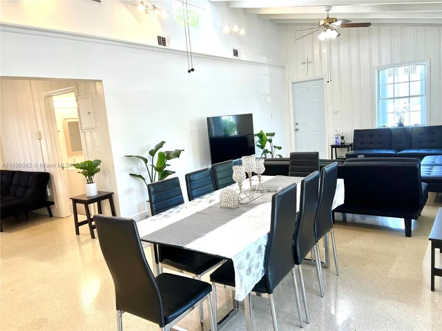 19 NE 3rd St, Dania Beach FL 33004