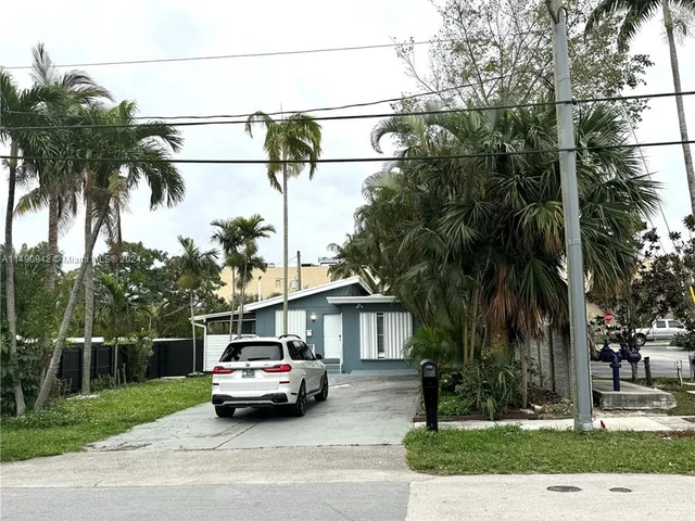 19 NE 3rd St, Dania Beach FL 33004