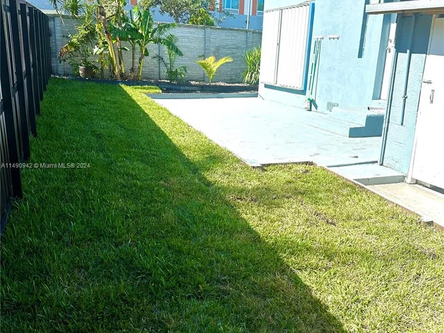 19 NE 3rd St, Dania Beach FL 33004