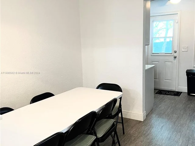 19 NE 3rd St, Dania Beach FL 33004