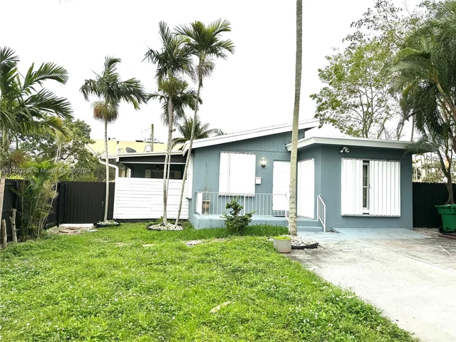 19 NE 3rd St, Dania Beach FL 33004