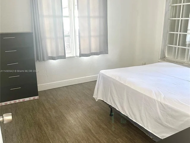 19 NE 3rd St, Dania Beach FL 33004