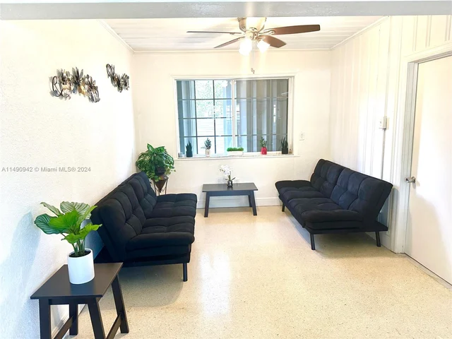 19 NE 3rd St, Dania Beach FL 33004