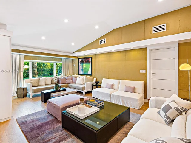 300 W Rivo Alto Dr, Miami Beach FL 33139