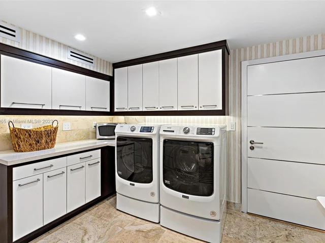 300 W Rivo Alto Dr, Miami Beach FL 33139