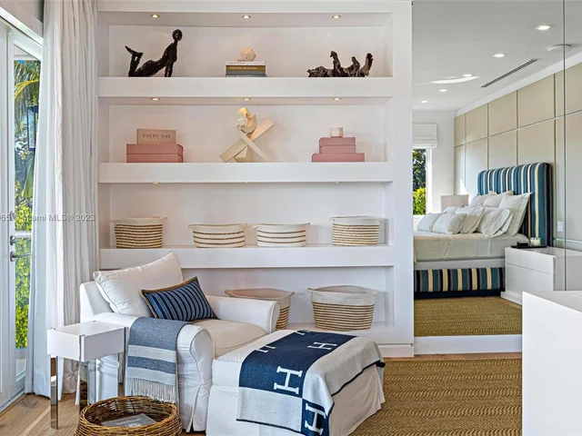 300 W Rivo Alto Dr, Miami Beach FL 33139