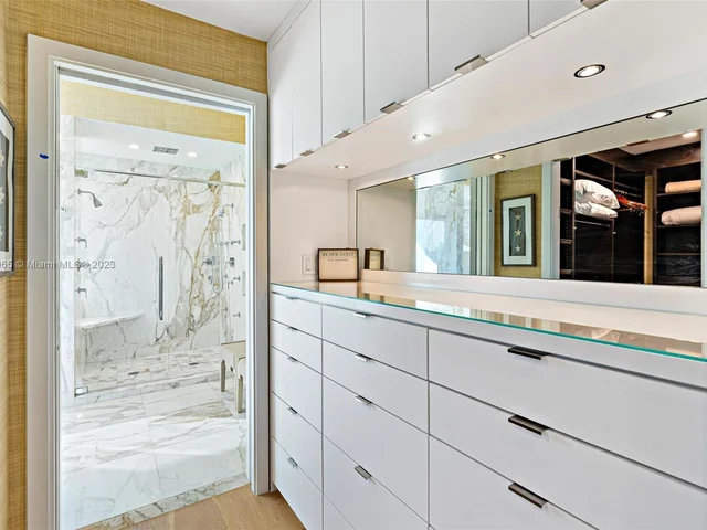 300 W Rivo Alto Dr, Miami Beach FL 33139