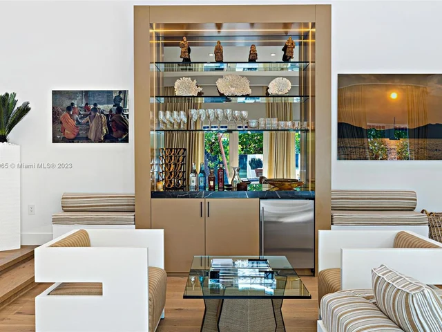 300 W Rivo Alto Dr, Miami Beach FL 33139