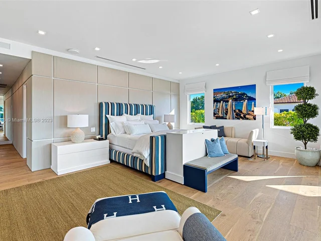 300 W Rivo Alto Dr, Miami Beach FL 33139