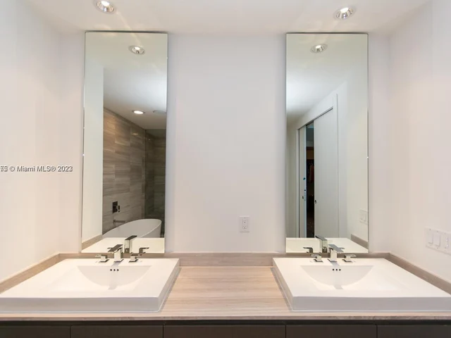 3250 NE 188th St # 608, Aventura FL 33180