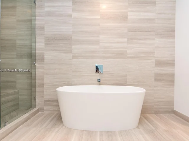 3250 NE 188th St # 608, Aventura FL 33180