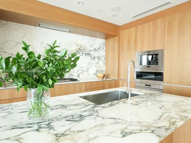 3250 NE 188th St # 608, Aventura FL 33180