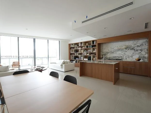 3250 NE 188th St # 608, Aventura FL 33180