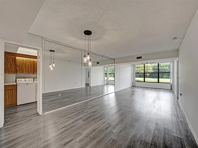 1516 Whitehall Dr # 104, Davie FL 33324